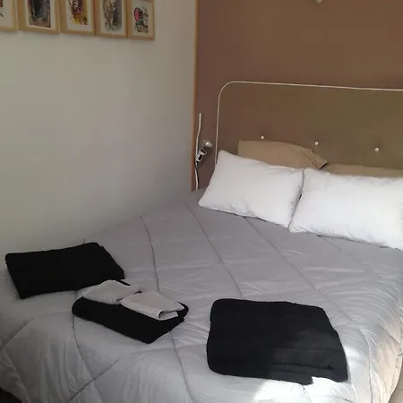 La Maison Rose Bed & Breakfast *